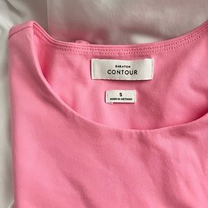 Aritzia Babaton Contour Crew T-Shirt Gumball Pink
